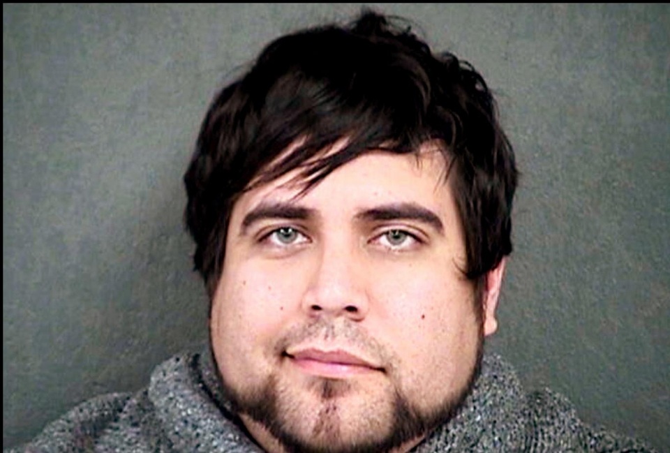 Giả vờ là ngôi sao phim nóng, lừa 10 cô gái quan hệ tình dục - 3 Giả vờ là ngôi sao phim nóng, lừa 10 cô gái quan hệ tình dục - 3