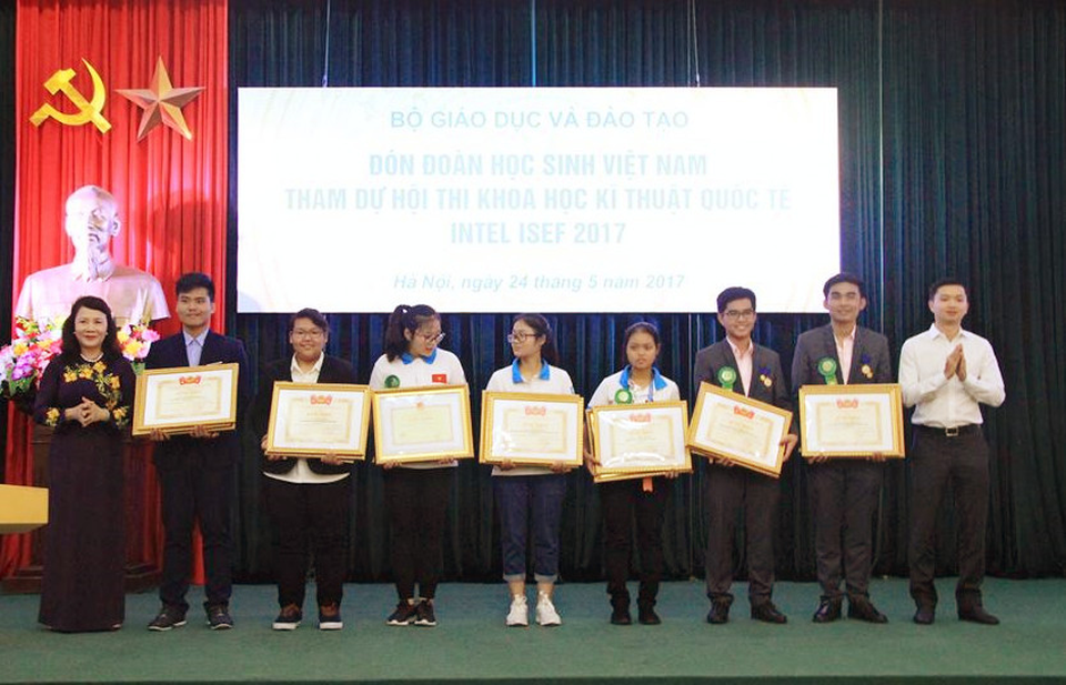 Việt Nam xếp thứ 3 thế giới trong Hội thi Khoa học Kỹ thuật Quốc tế tại Mỹ - 5 Các thí sinh đoạt giải Tư.