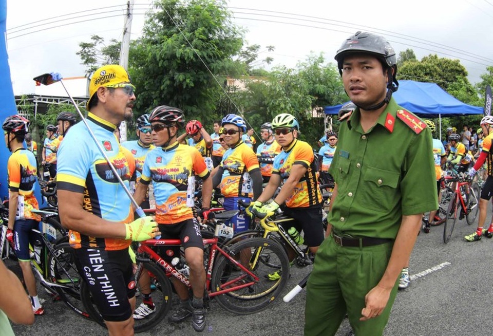 Công an giải tán đường đua “Thử thách núi Dinh“ - 4