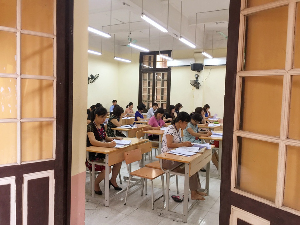Hà Nội: Thí sinh không bị mất điểm với câu hỏi “thấu cảm” trong đề Văn - 4 Các giáo viên làm việc cả hai ngày cuối tuần.