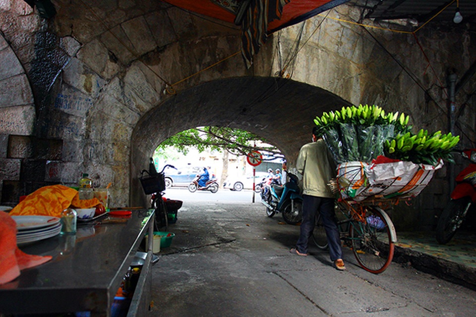 Bí mật dưới những vòm cầu trăm tuổi ở Hà Nội - 6 Bí mật dưới những vòm cầu trăm tuổi ở Hà Nội - 6
