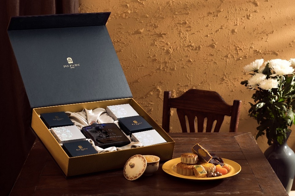 Trung thu đầu tiên của khách sạn Pan Pacific Hà Nội - 5 Hộp quà tặng cao cấp với Whiskey HAIG-Club
