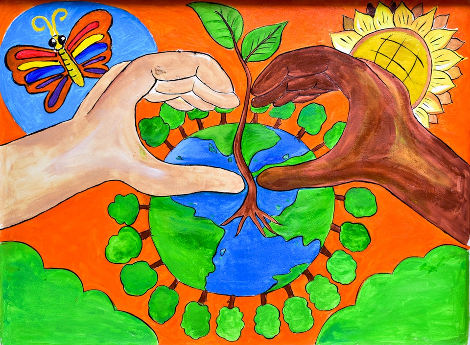 Ngắm "làng bích họa" đẹp mê mẩn ở ngoại thành Hà Nội - 6
Tranh chủ đề trái đất xanh trên tường hai bên đoạn đường thôn. Bà Nguyễn Thị Xuân, chi hội trưởng hội phụ nữ xã Đông Khê, cho biết việc vẽ tranh trên tường đường thôn nằm trong chủ trương thực hiện Đường có hoa, nhà có số, góp phần xây dựng nông thôn mới tại địa phương.