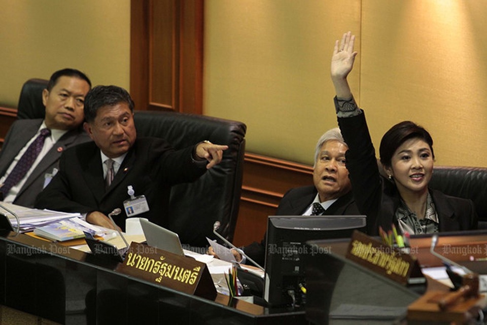 Yingluck Shinawatra: Người liên tục khiến chính trường Thái Lan "dậy sóng" - 6
Bà Yingluck yêu cầu quyền phát biểu trong một cuộc tranh luận về tuyên bố chính sách của chính phủ ngày 26/8/2011. Ảnh: Bangkok Post