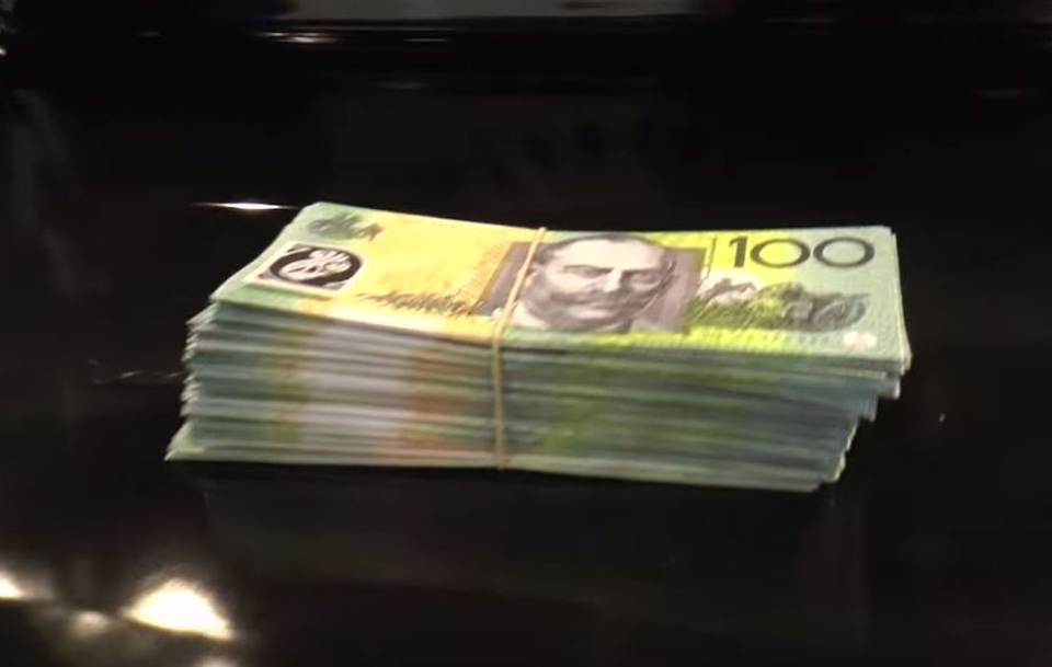 Hiếm muộn bao năm, có con thì chồng bỏ - 5 10.000 đô la được giấu trong lò nướng