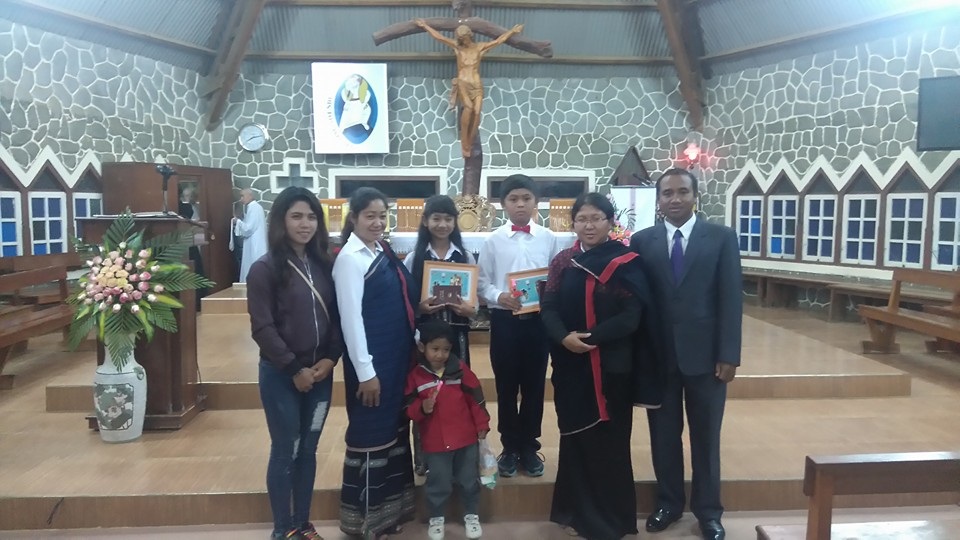 Chàng trai người K'Ho đầu tiên du học và nhận bằng tiến sĩ quốc tế - 5
Tiến sĩ Duin trở thành tấm gương sáng nhất cho buôn làng về học tập.