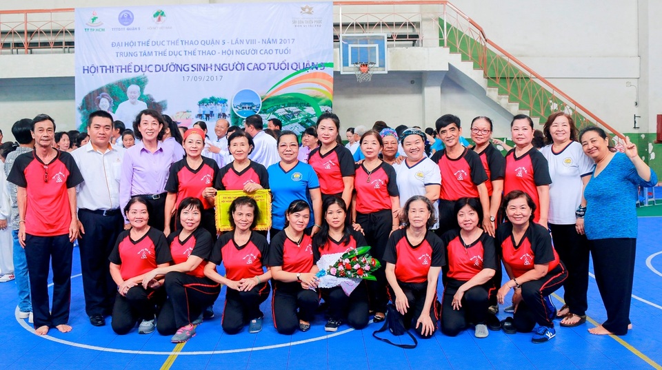 Hơn 4.000 người cao tuổi TP.HCM tham gia hội thi thể dục dưỡng sinh - 5 Hơn 4.000 người cao tuổi TP.HCM tham gia hội thi thể dục dưỡng sinh - 5
