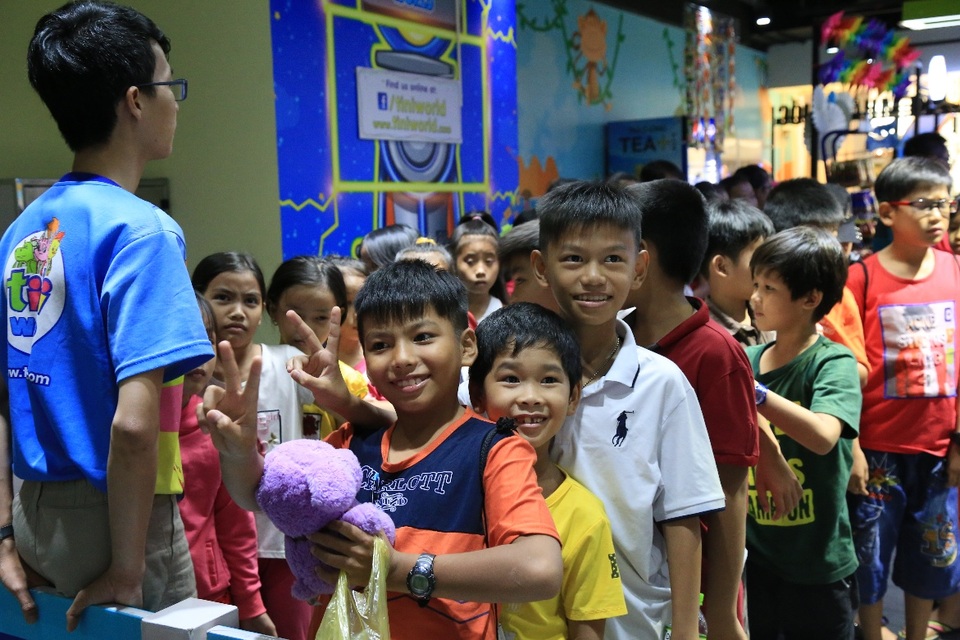 Dành tặng niềm vui tuổi thơ cho trẻ em có hoàn cảnh khó khăn, thiệt thòi - 5 Vào ngày 12/9 vừa qua, chương trình tiNi Share Play Day đã đón tiếp 1.500 “vị khách đặc biệt” từ các mái ấm, nhà thờ, nhà chùa… trên cả nước tới vui chơi
