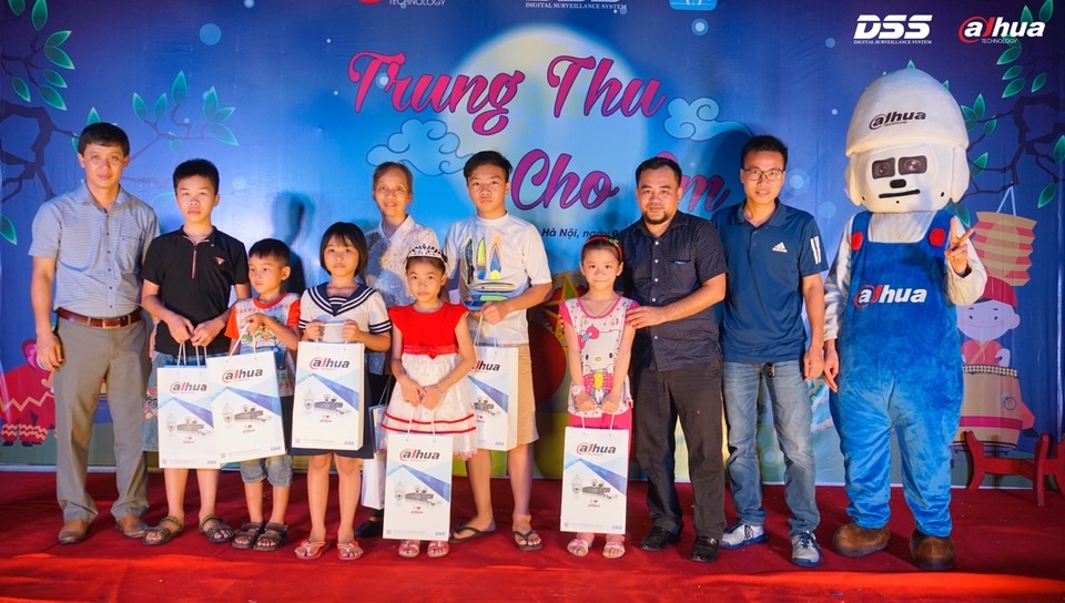 DSS Việt Nam mang trung thu đến cho các em nhỏ làng SOS - 5 DSS Việt Nam mang trung thu đến cho các em nhỏ làng SOS - 5