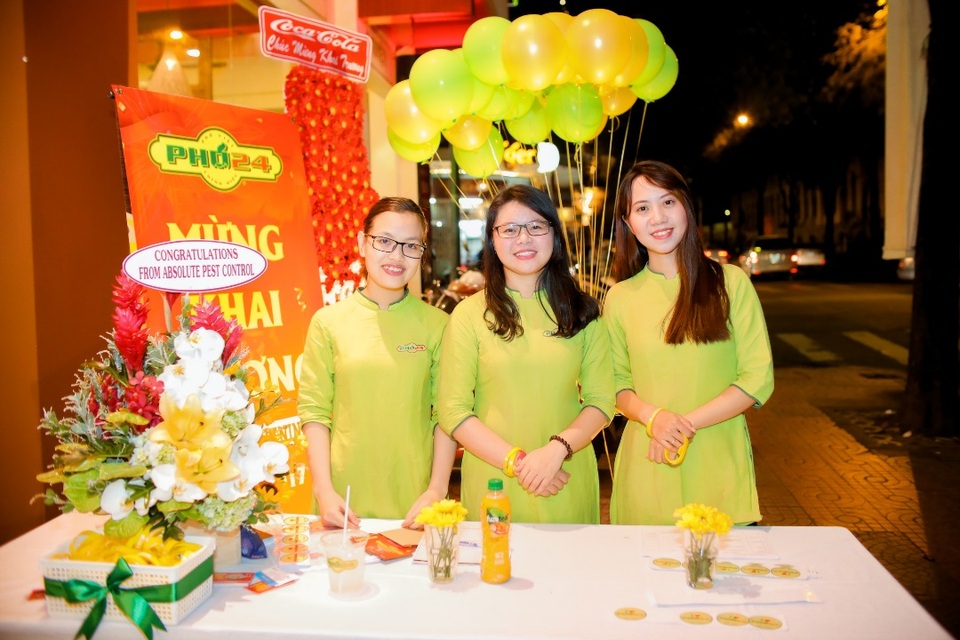 PHỞ24 thế hệ mới – Góc của những người yêu hương vị phở truyền thống - 5 PHỞ24 luôn đón quý khách bằng nụ cười, bởi PHỞ24 hiểu rằng Nụ cười là chìa khóa duy nhất để mở cửa trái tim của mỗi thực khách