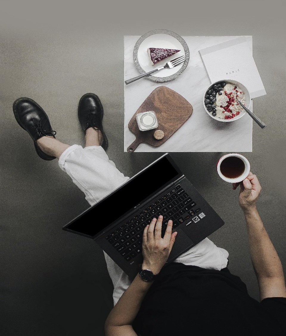 Chỉ cần một chiếc laptop gọn nhẹ và tinh thần làm việc nghiêm túc, bạn có thể biến bất cứ nơi đâu trở thành bàn làm việc 1 cách hiệu quả.