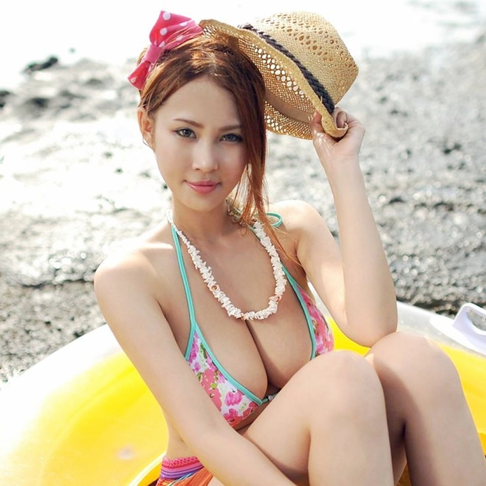 Sở hữu vòng 1 đồ sộ, mỹ nữ gặp nhiều phiền toái, bị "mắng oan" - 2 Sở hữu vòng 1 đồ sộ, mỹ nữ gặp nhiều phiền toái, bị "mắng oan" - 2