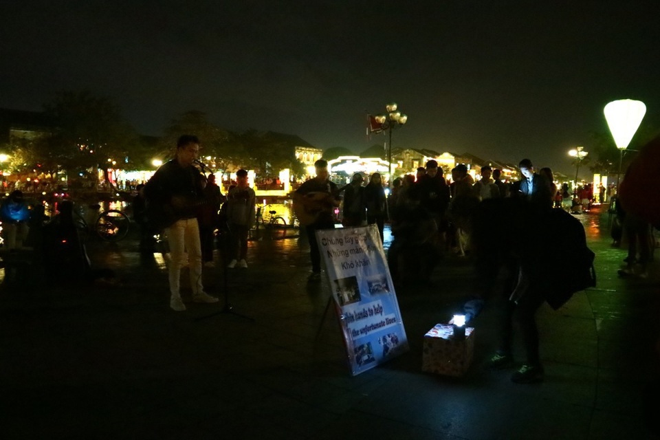 Rộn ràng đêm Noel khắp cả nước - 49 CLB nhạc tại Hội An đàn hát gây quỹ từ thiện ủng hộ đồng bào khó khăn tại huyện Bắc Trà My