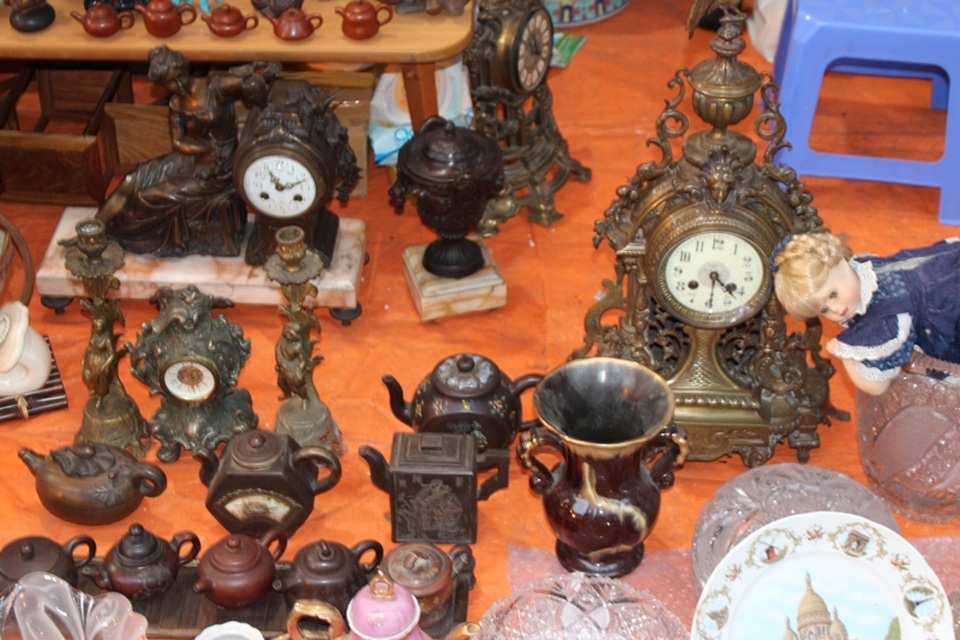 Chiêm ngưỡng gà gỗ quý hiếm giá bạc triệu ở chợ đồ cổ - 6 Chiêm ngưỡng gà gỗ quý hiếm giá bạc triệu ở chợ đồ cổ - 6
