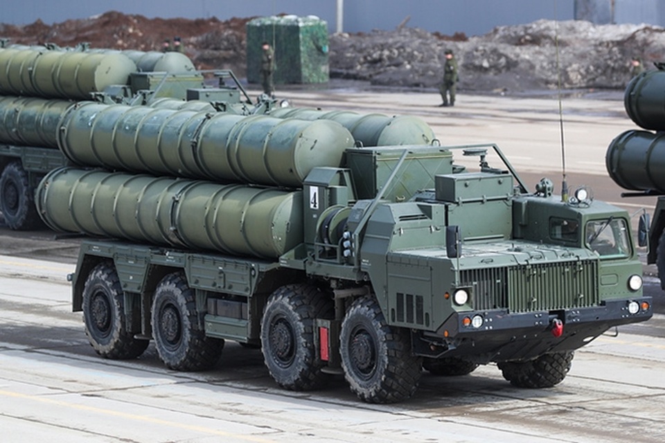 Hệ thống tên lửa phòng không hiện đại S-400 Triumf