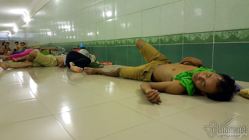 Say ngủ dưới hầm mát lịm khi mặt đất nóng 57 độ - 7