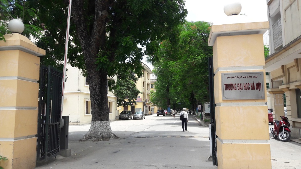 Hết cảnh đại học “nóng bỏng” mùa thi - 5
Đại học Hà Nội đang trong một kì nghỉ hè thực sự.