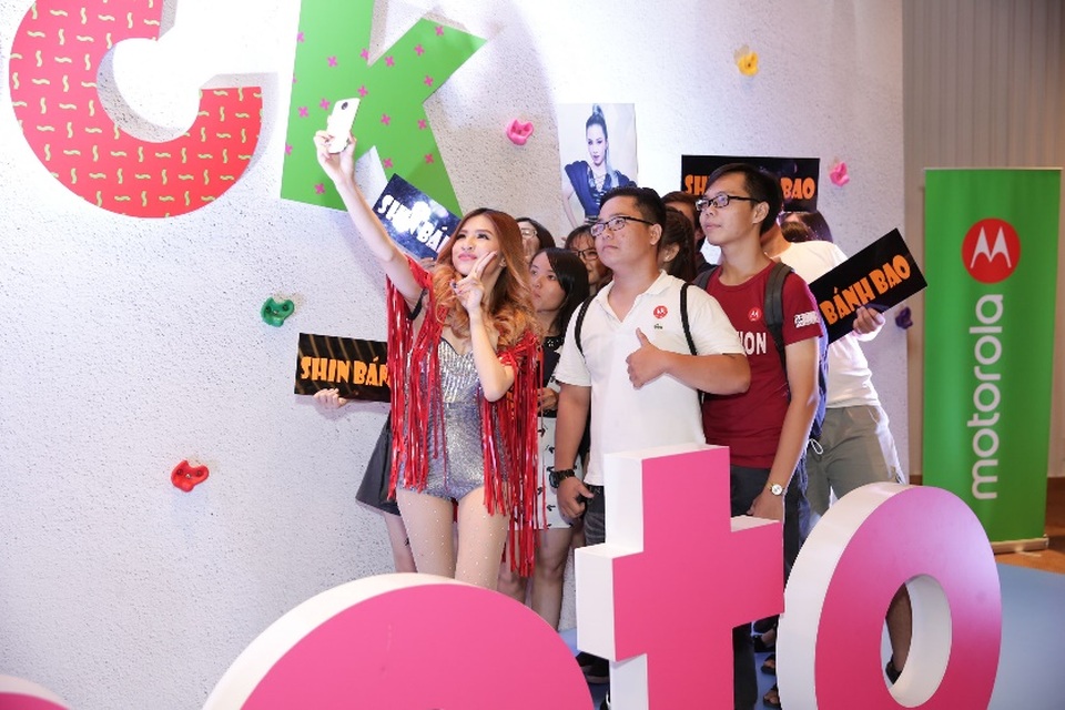 Quán quân ‘Be A Star’ “cháy” hết mình với fan bằng hit của Đông Nhi - 6 Quán quân ‘Be A Star’ “cháy” hết mình với fan bằng hit của Đông Nhi - 6