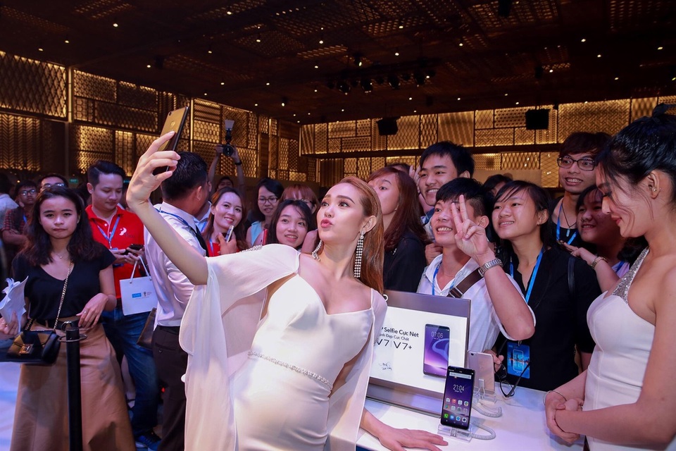 Mãn nhãn với buổi ra mắt sản phẩm Vivo V7+ tại Việt Nam - 6 Mãn nhãn với buổi ra mắt sản phẩm Vivo V7+ tại Việt Nam - 6