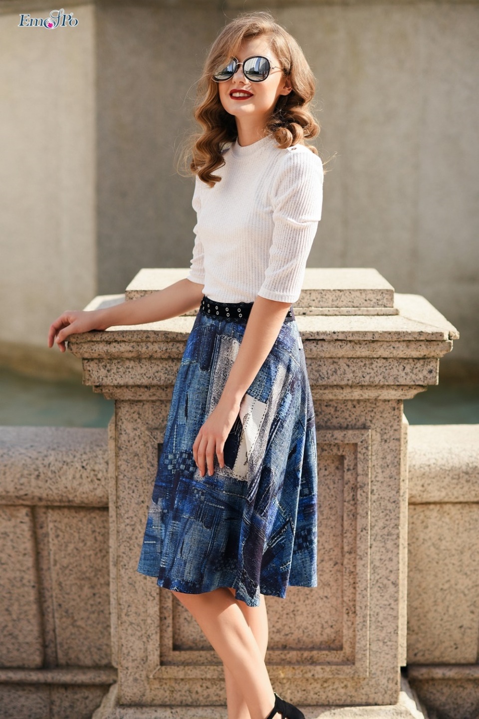 Đẹp quyến rũ với BST Chào Thu của Emspo - 7 Áo cotton gân kết hợp cùng chân váy xòe in họa tiết mảng miếng độc đáo.