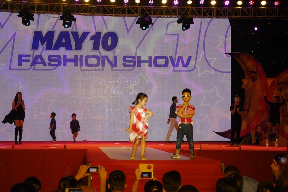 Rộn ràng đêm trung thu cùng thời trang May 10 - 6 Rộn ràng đêm trung thu cùng thời trang May 10 - 6