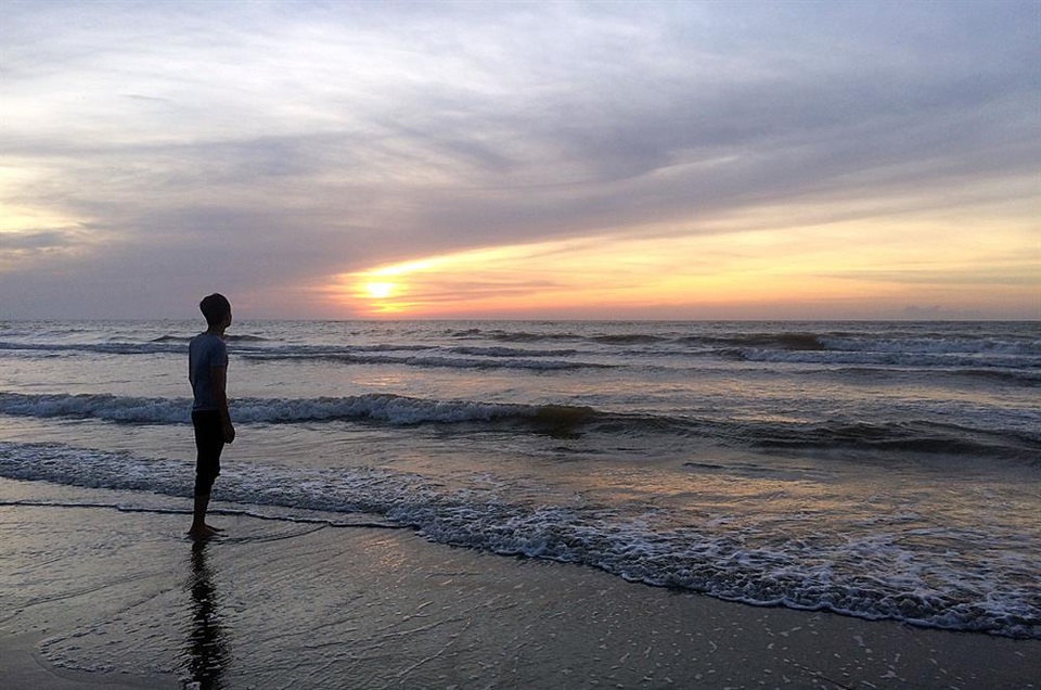 Đón ánh mặt trời rực rỡ trên biển Hải Tiến - 5 Đón ánh mặt trời rực rỡ trên biển Hải Tiến - 5