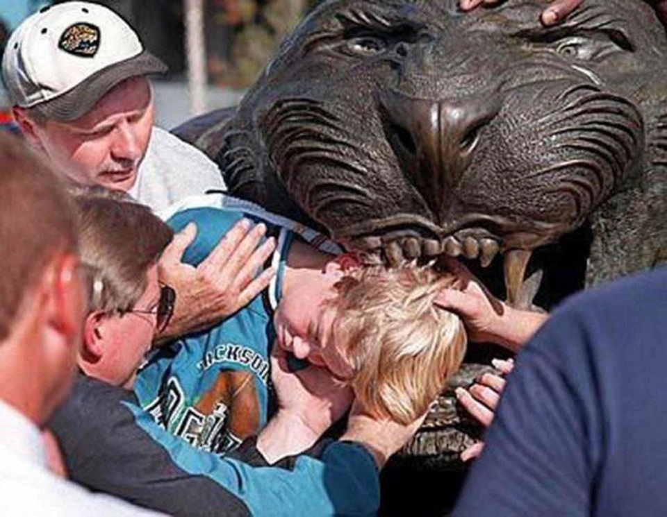 Quái vật là giả nhưng biết tấn công người là thật