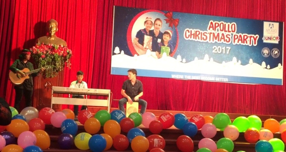 
Học viên Apollo tự tin chơi đàn cùng Jayden và Chritian mặc dù chưa hề được tập trước.
