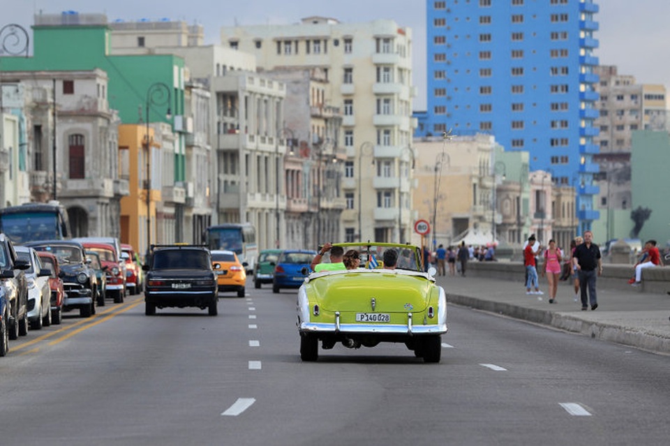 Gái đẹp và xe hơi cổ độc, lạ tràn ngập đường phố Cuba - 21 Gái đẹp và xe hơi cổ độc, lạ tràn ngập đường phố Cuba - 21