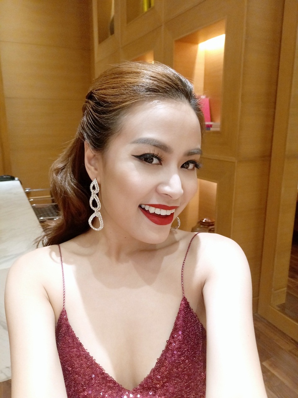 Hoàng Thùy Linh selfie cùng camera trước 20MP của Vivo V5 - 7 Hoàng Thùy Linh selfie cùng camera trước 20MP của Vivo V5 - 7