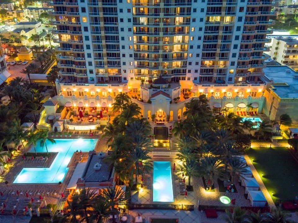 Top 10 bể bơi khách sạn đẹp mê mẩn - 7