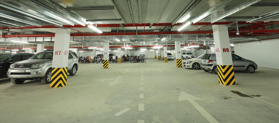 Chỉ 1,1 tỷ đồng sở hữu căn hộ ở ngay tại dự án Goldmark City - 7 Bãi đỗ xe rộng rãi, sạch đẹp, được bố trí, hợp lý tại chân mỗi tòa nhà, phục vụ thuận tiện nhất nhu cầu của cư dân.