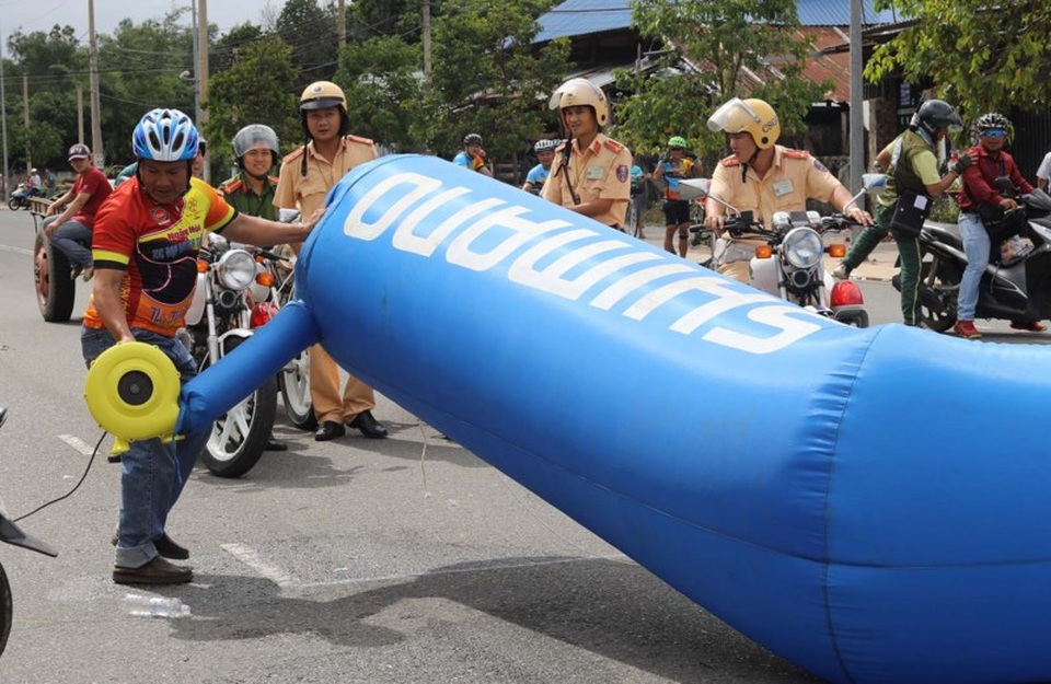 ...đồng thời yêu cầu dọn dẹp cổng hơi, trả lại địa bàn thông thoáng.