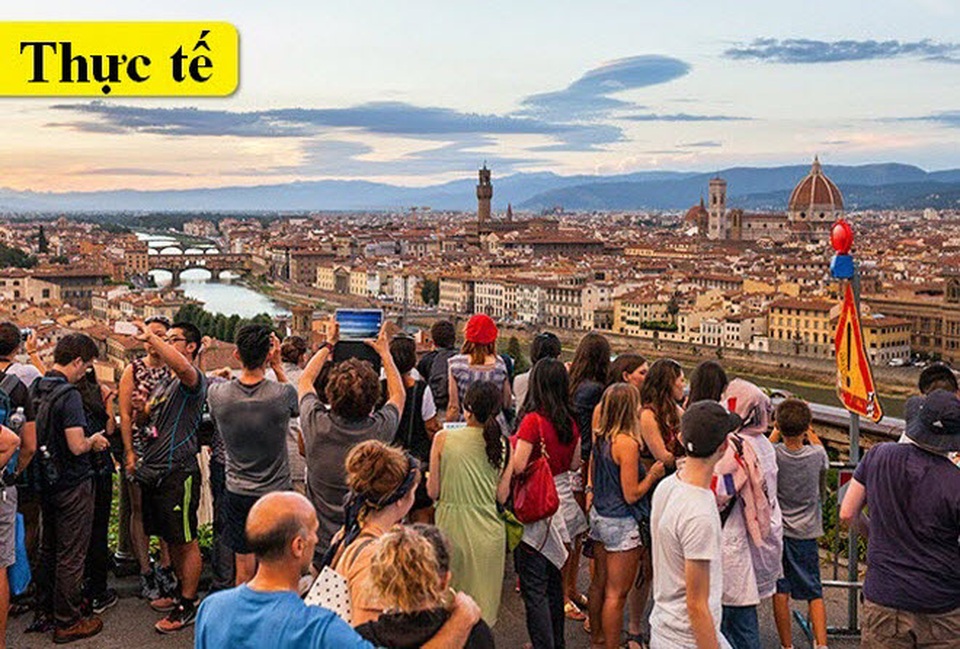 Khung cảnh hoàng hôn ở Florence, Italia.
