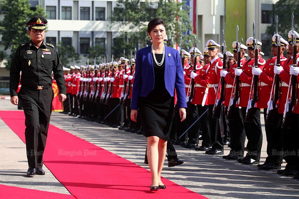 Yingluck Shinawatra: Người liên tục khiến chính trường Thái Lan "dậy sóng" - 8
Thủ tướng Yingluck thăm trụ sở quân đội Thái Lan ngày 15/12/2011. Ảnh: Bangkok Post