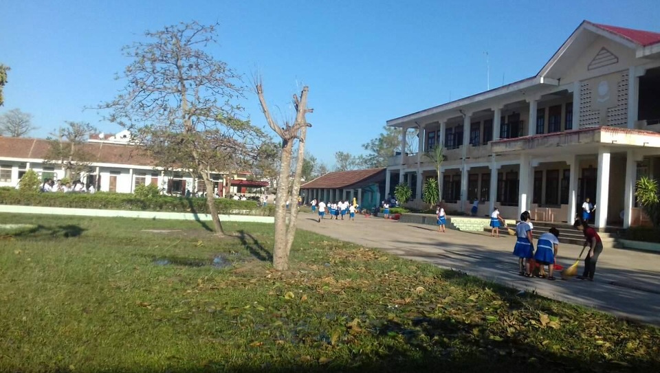 Sáng nay 18/9, học sinh đến trường tổng vệ sinh và từ sáng mai cô trò trường tiểu học Số 1 Quảng Phú, Quảng Bình có thể trở lại học tập bình thường.