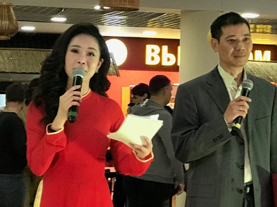 Rực rỡ Festival thức ăn đường phố Việt tại Nga - 8
MC Thuỳ Linh duyên dáng