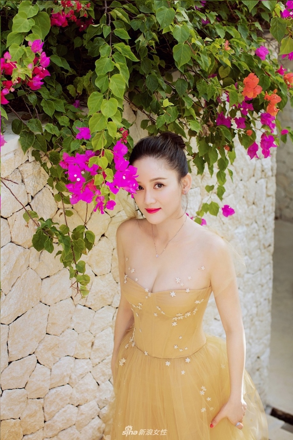 "Mỹ nữ bị tuột bikini" gây sốt vì 38 tuổi vẫn quá nóng bỏng - 8 "Mỹ nữ bị tuột bikini" gây sốt vì 38 tuổi vẫn quá nóng bỏng - 8