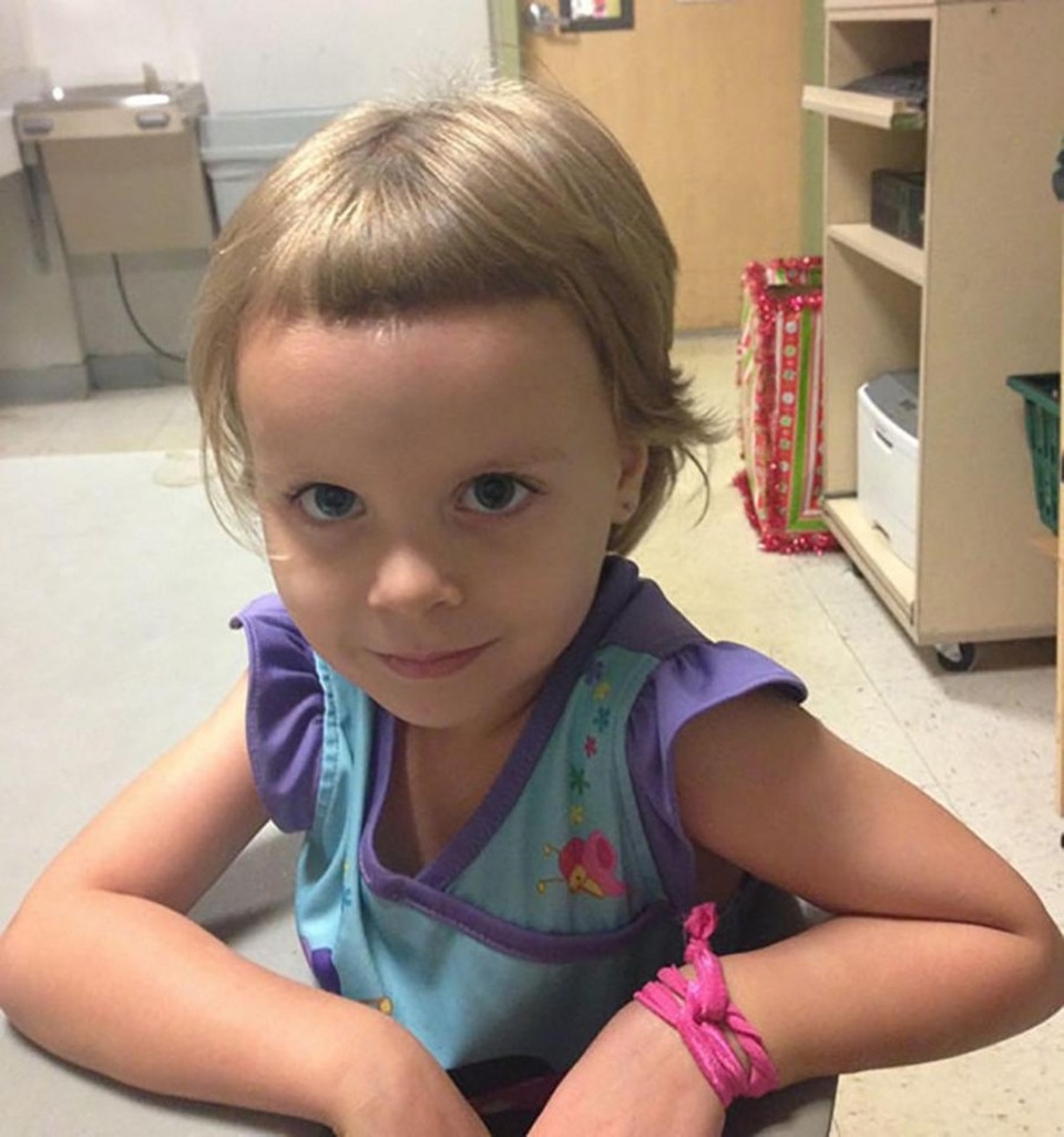 
Cắt tóc thẳng và vuông như bạn này cũng là cả một nghệ thật đấy.
