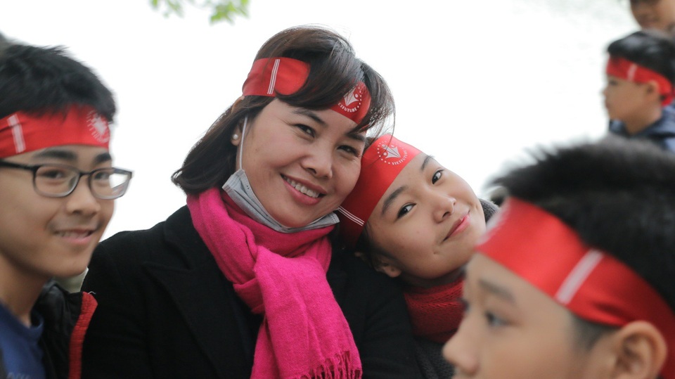 Cứu vãn một “thế hệ cúi đầu” - Cha mẹ có hành động? - 7 Yêu thương đong đầy khi cha mẹ bên con