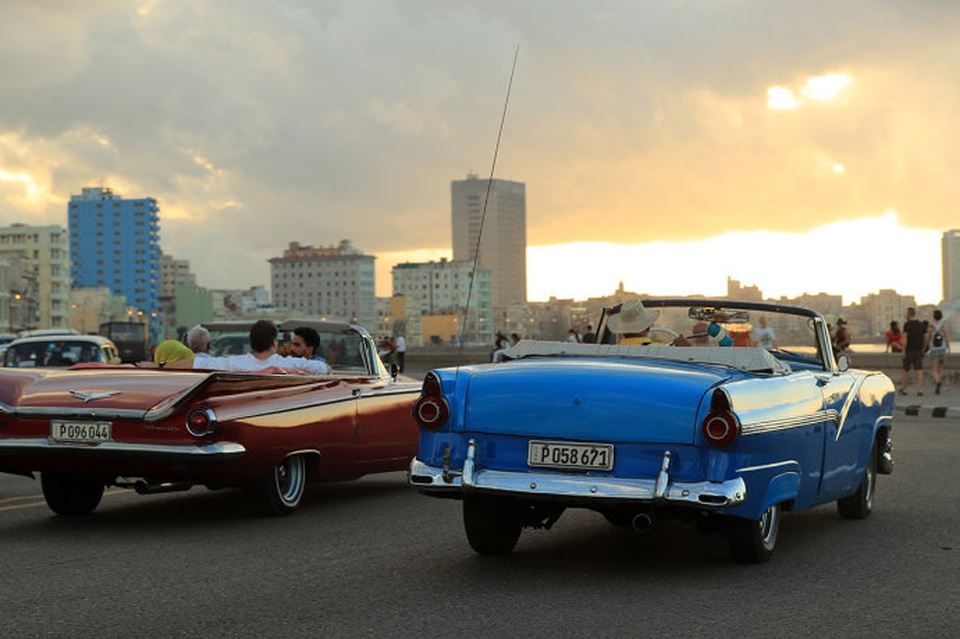 Gái đẹp và xe hơi cổ độc, lạ tràn ngập đường phố Cuba - 25 Gái đẹp và xe hơi cổ độc, lạ tràn ngập đường phố Cuba - 25