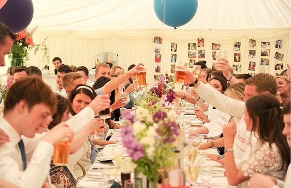 Đám cưới hạnh phúc của cặp vợ chồng cùng mắc hội chứng Down - 8 Hôn lễ có tới 200 khách mời tham dự