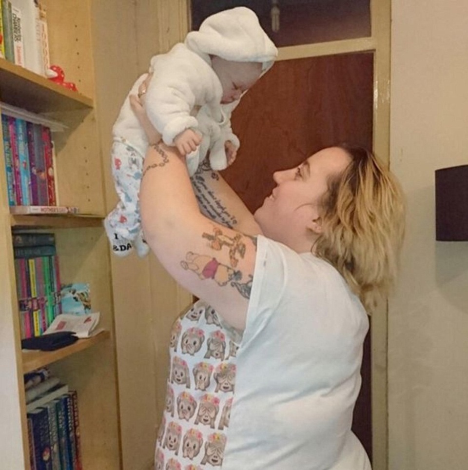 Không thể sinh con, cặp vợ chồng rủ nhau nuôi búp bê - 8 Nuôi búp bê làm cặp vợ chồng thấy hạnh phúc hơn