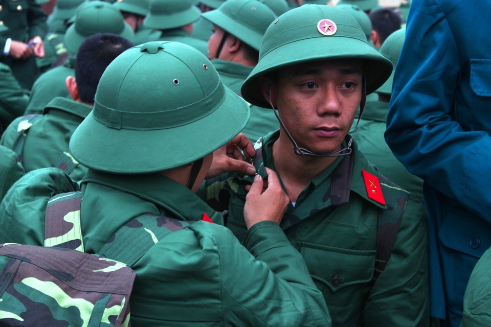 Nước mắt và nụ cười trong ngày tân binh lên đường nhập ngũ - 18 Nước mắt và nụ cười trong ngày tân binh lên đường nhập ngũ - 18