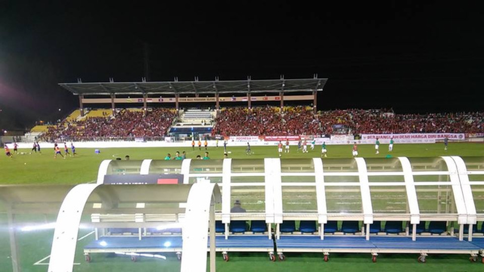 U22 Việt Nam 0-0 U22 Indonesia: Chia điểm đáng tiếc - 16
Cổ động viên đã có mặt khá đông để chờ theo dõi trận đấu giữa U22 Việt Nam và U22 Indonesia, ảnh: Q.H