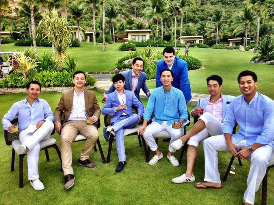 Trung Tín (thứ ba từ trái sang) bên cạnh chồng Tăng Thanh Hà - Louis Nguyễn và em chồng Tăng Thanh Hà - Phillip Nguyễn (ngoài cùng bên phải)