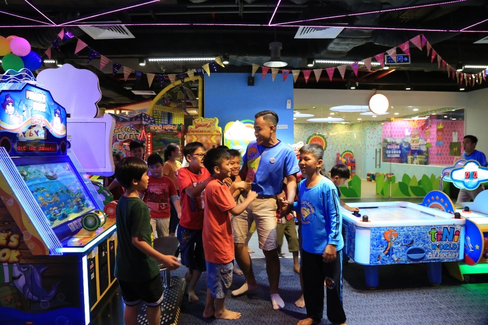 Dành tặng niềm vui tuổi thơ cho trẻ em có hoàn cảnh khó khăn, thiệt thòi - 8 Những nụ cười sảng khoái của các em chính là nguồn động lực để tiNiWorld tiếp tục mở rộng quy mô của chương trình