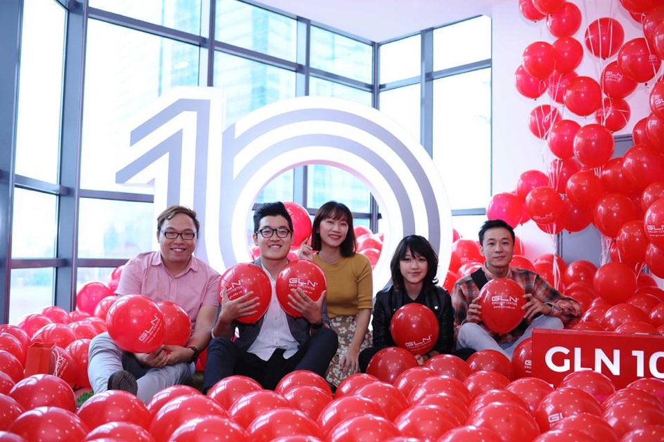 Khám phá nơi đào tạo thành công hàng ngàn học viên đạt 7.0 – 8.5 IELTS - 8
Các bạn trẻ hào hứng trong ngày khai trương GLN Phạm Hùng