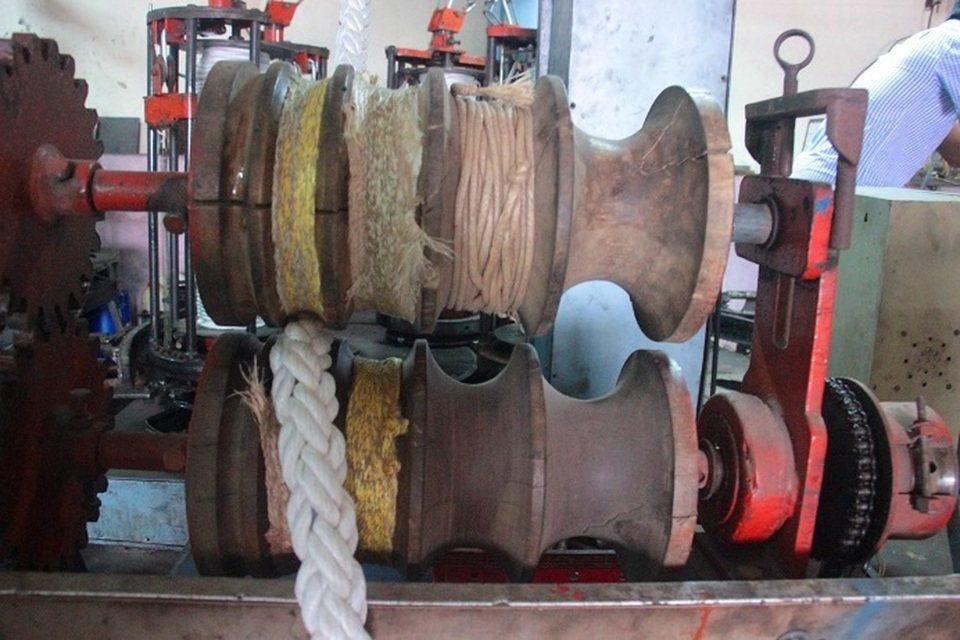 "Kỹ sư" U60 chưa học hết lớp 3, chế máy đánh dây thừng siêu độc đáo - 3 "Kỹ sư" U60 chưa học hết lớp 3, chế máy đánh dây thừng siêu độc đáo - 3