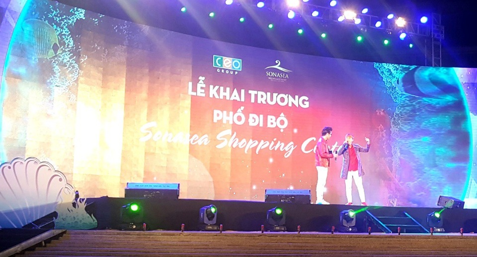 Giới trẻ thích thú với đêm nhạc EDM Giáng Sinh cực “bốc” tại Phú Quốc - 10 Mà còn thể hiện giọng ca hết sức ngọt ngào qua món quà bất ngờ dành tặng khán giả Đảo Ngọc “Kiên Giang mình đẹp lắm”
